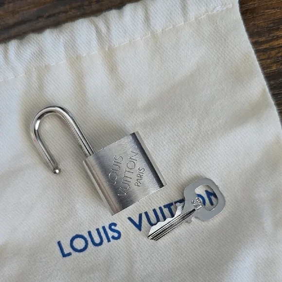 RARE Louis Vuitton Palledium Lock And Key 321 - Picture 7 of 9